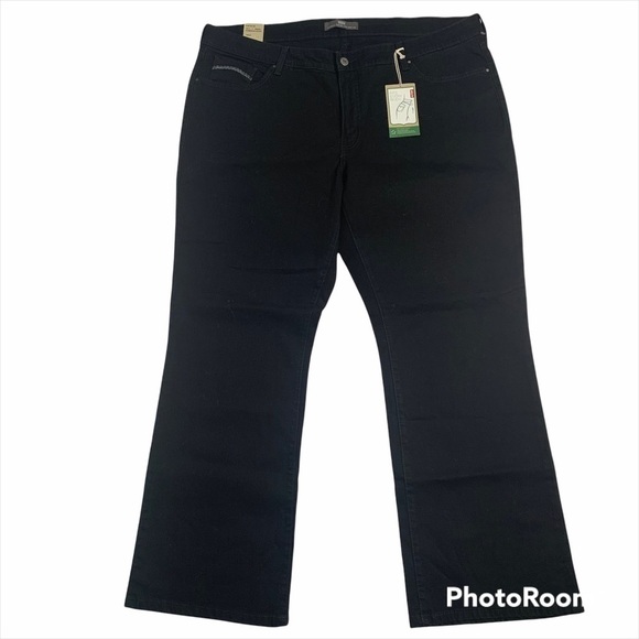 NWT Levi’s 512 Perfectly Shaping Bootcut Black Womens Jeans - Picture 1 of 14